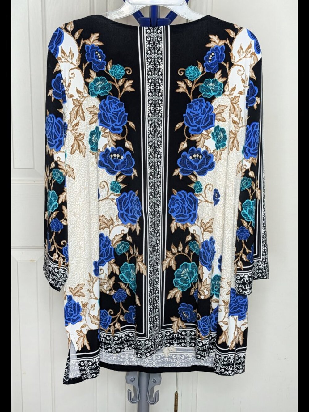 Wow NWT JM COLLECTION 2X Blue & Black Floral Stretch Long Blouse w/ Rhinestones - Picture 3 of 3